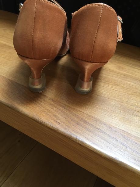 Tanečné topanky, 33