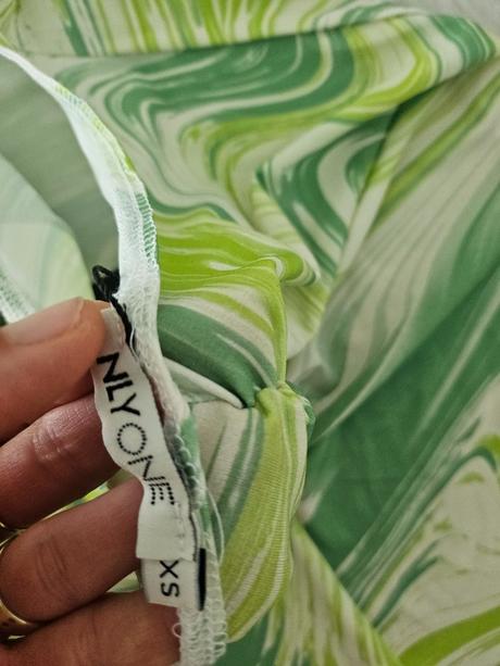 Mini šaty s holým chrbtom xs, xs