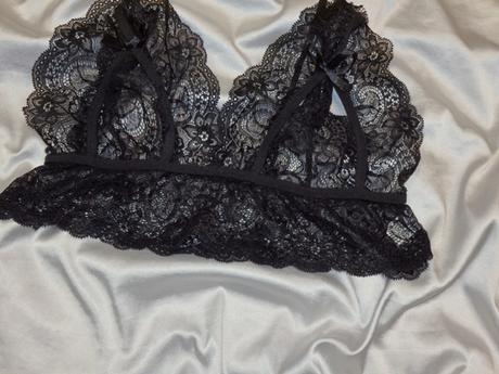 Kvalitná čipkovaná braletka, s