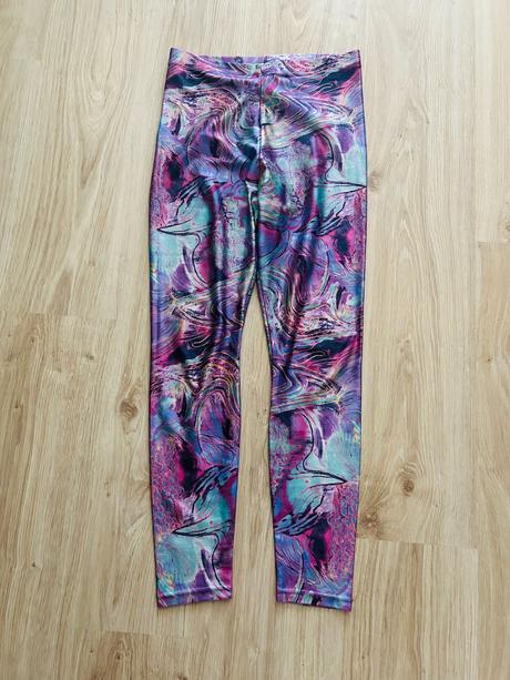 Krásne vzorované legíny, m