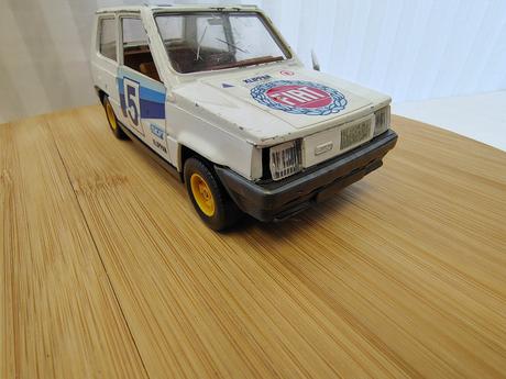 Retro model bburago fiat panda 45 rally 1983, 1/24,