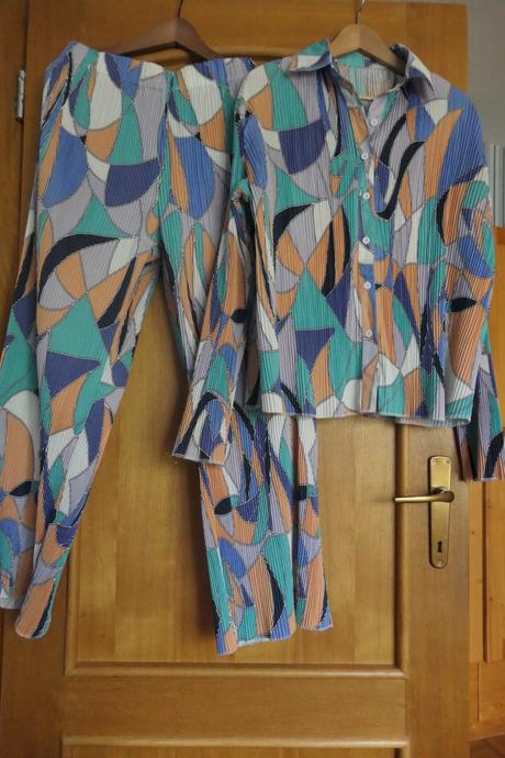 Letny farebny plisovany, pohodlny komplet vel. l, l