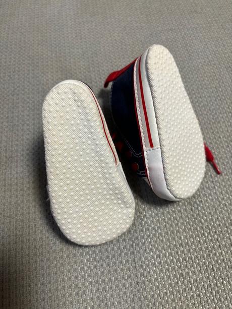 Capačky tenisky, 17