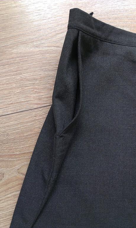 Málo nosená elastická sukňa, 40