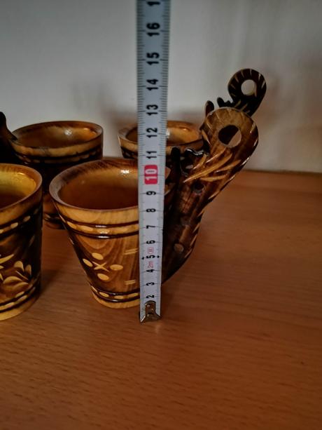 Drevené vyrezávané hrnčeky, 