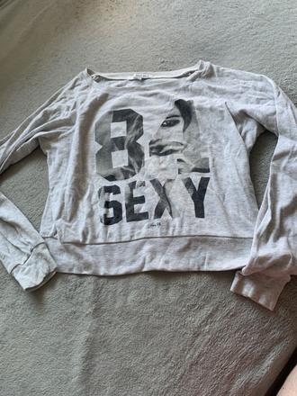 Dievcenska mikina, 152