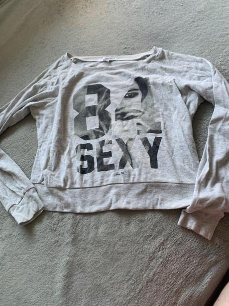 Dievcenska mikina, 152