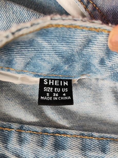 Široké džínsy, s