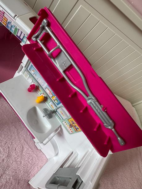 Barbie sanitka a klinika 2v1, 