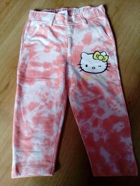 Teplakove tristvrtove gate, sanrio,122