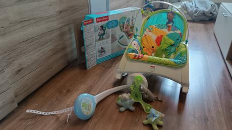 Vibračné kresielko a kolotoč fisher price, 