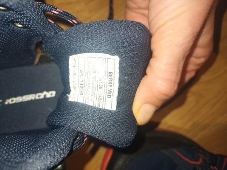 Trekove topanky crossroad, 36