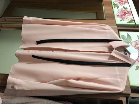 Ruzova bluzka, atmosphere,s