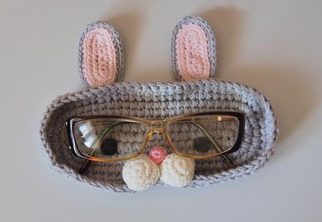 Háčkovaná podložka/púzdro/držiak na okuliare,