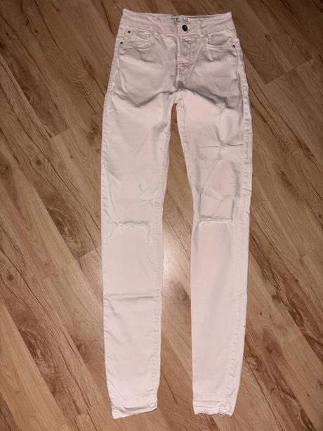 Potrhané rifle-vysoky pás 34/36, bershka,34