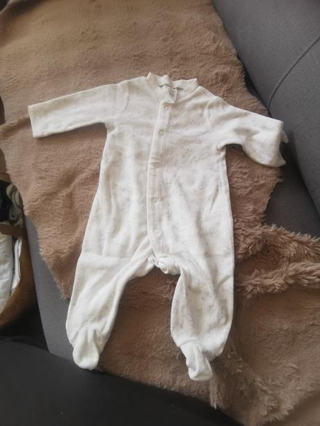 Overal s oblacikmi, c&a,62