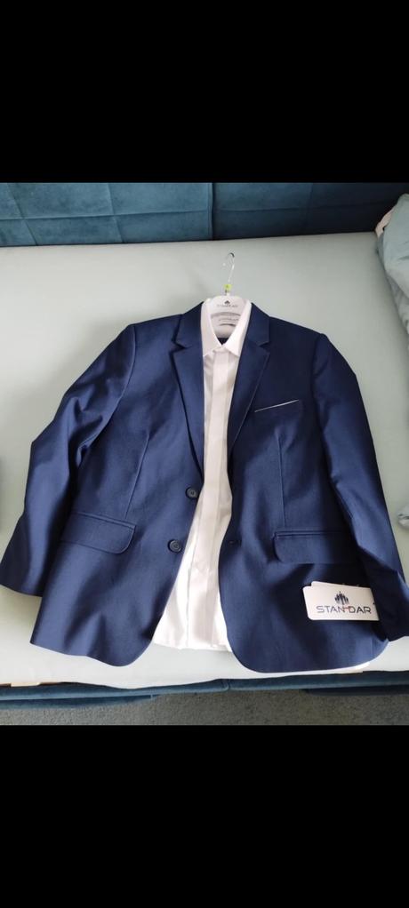 Oblek+košeľa+opasok+topánky+motýlik, 152