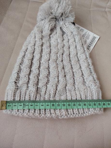 Nová sivá čiapka s brmbolcom a s ozdobnými kamienk, kik