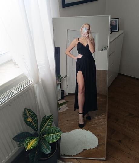 Čierne šaty so šortkami, s