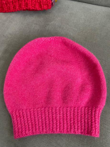 Zimná ciklámenová čiapka, s