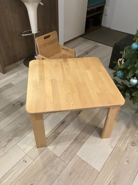 Montessori stôl so stoličkou,