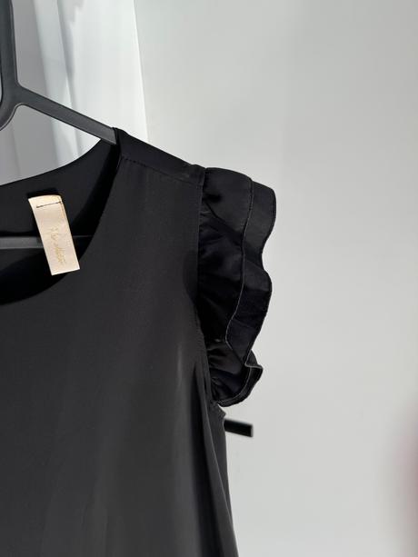 Čierne satenove šaty, s