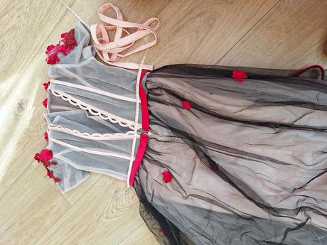 Nove plesove saty, 38