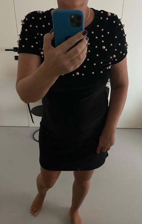 Šaty s perličkami, m