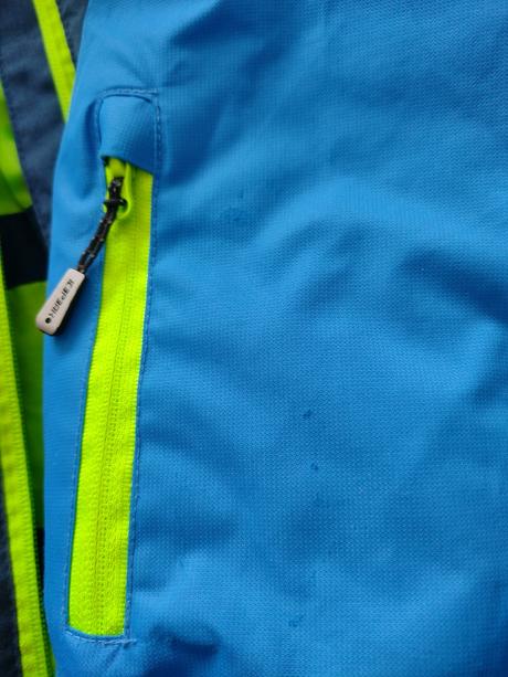 Vetrovka s poštovným, 152