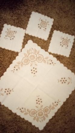 Vyšívaný obrus,