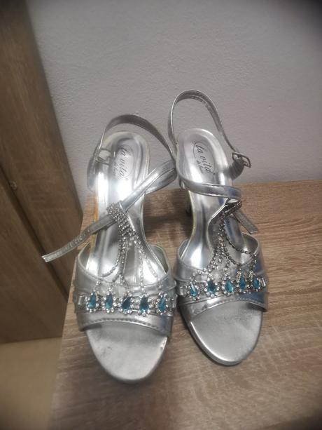 Strieborné topánky, 37