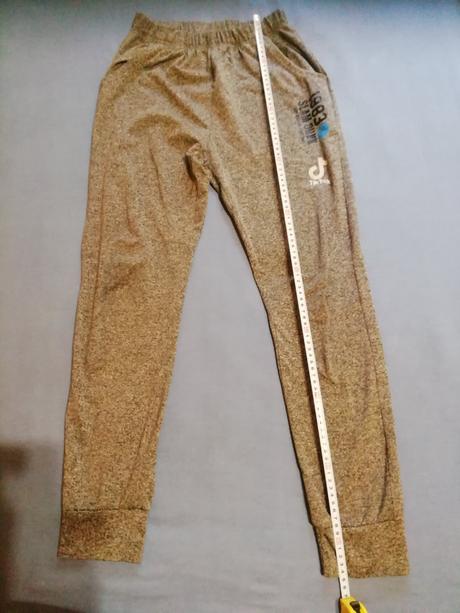 Tepláky tiktok, 158