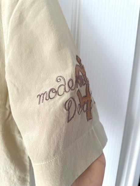 Hodvábna blúzka je od luxusnej značky laurel, l