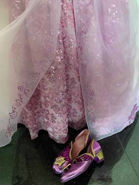 Rapunzel deluxe disney kostým s črievicami a korun, 