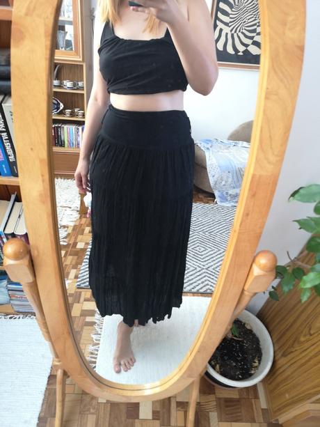 Čierna elastická sukňa made in italy, m