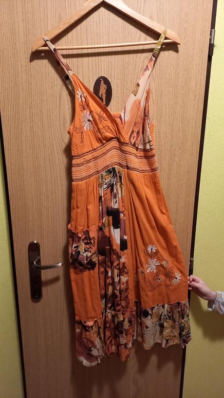 Krásne kvetinové šaty,