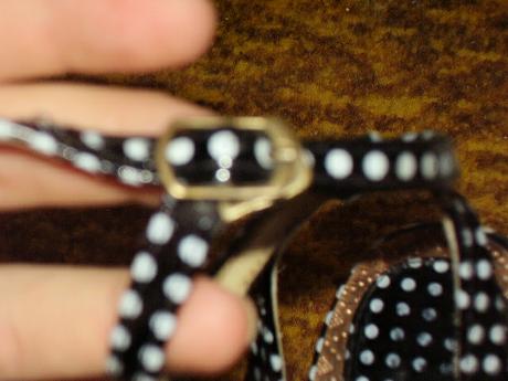 Čierne sandalky  s bielymi bodkami, 36