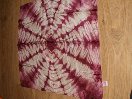 Balíček šatiek + malinká kabelka,