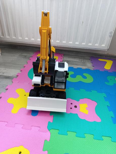 Bruder kolesovy bager, 