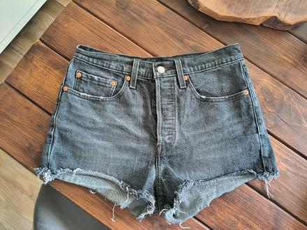 Levis 501 riflové sivé šortky xs-26, levis,s