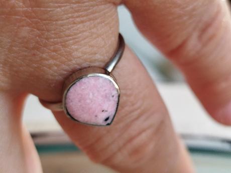 Prsteň s rodonitom,