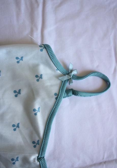 Dámske modré tielko s čerešničkami, s