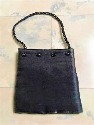 Malá saténová kabelka, 