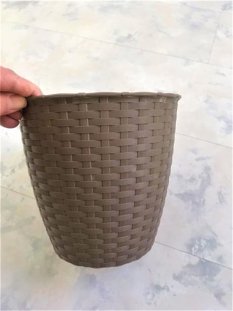 Črepník z umelého ratanu, 