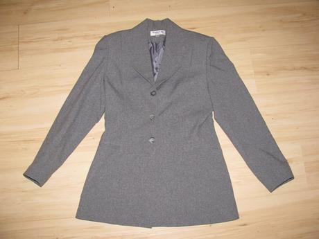 Sivý nohavicový kostým, 38