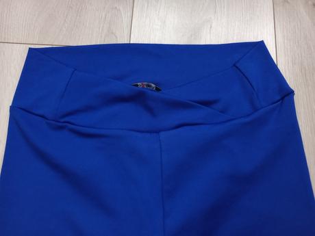 Tmavo modré legíny, m