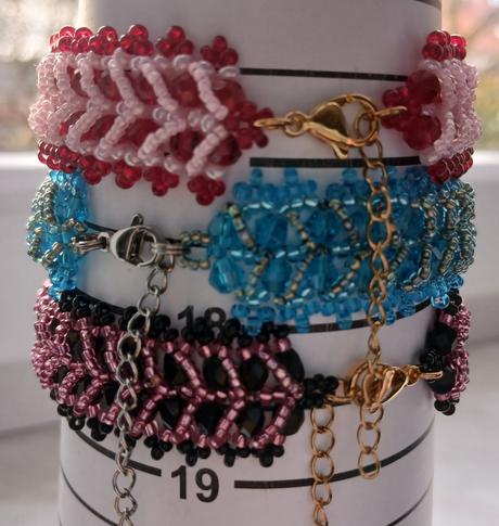 Jemné náramky zo sklenených korálok českej výroby, 