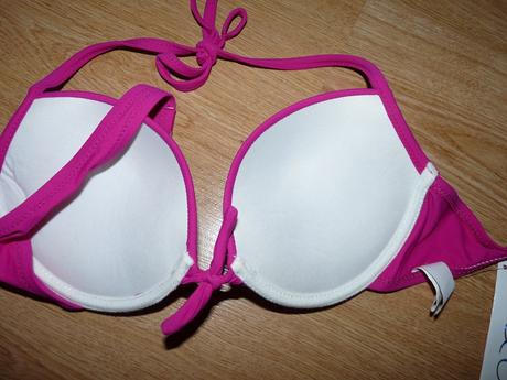 Cyklamenové plavky, l