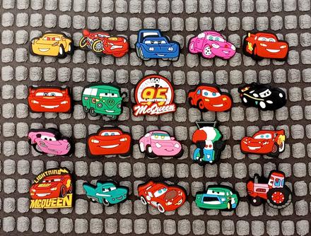 Ozdoby na kroksy - disney autá cars,