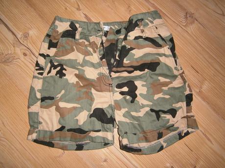 Kraťasy po 3 eur/ks, s